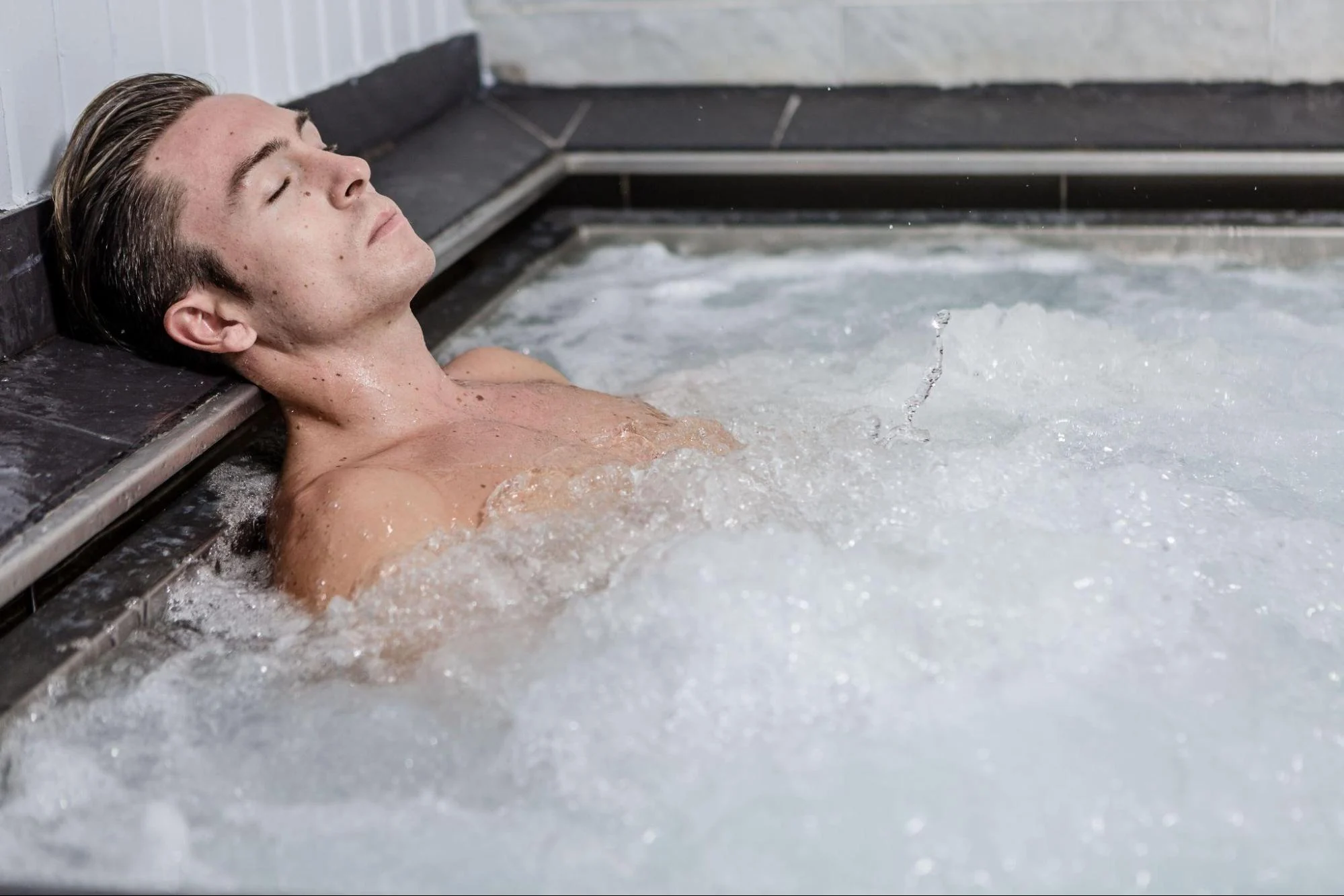 Manfaat Mandi Air Hangat Setelah Olahraga Jacuzzi