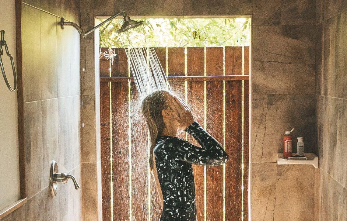 Manfaat Mandi Air Hangat Setelah Olahraga - shower after exercise