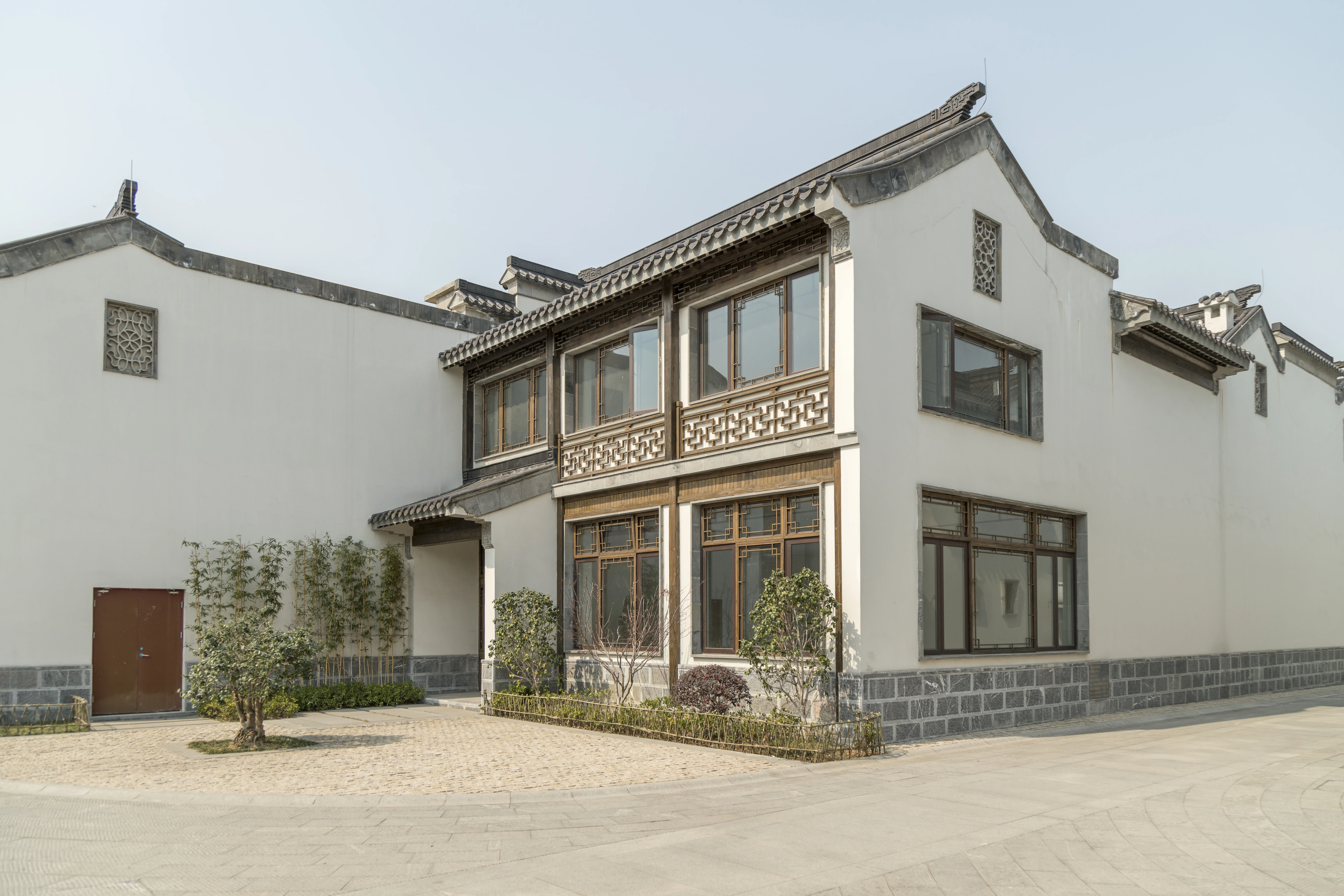 Renovasi Rumah 2 Lantai putih