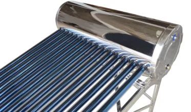 Unit pemanas air tenaga surya dengan tangki stainless dan kolektor tabung vakum yang menentukan efisiensi pemanasan air